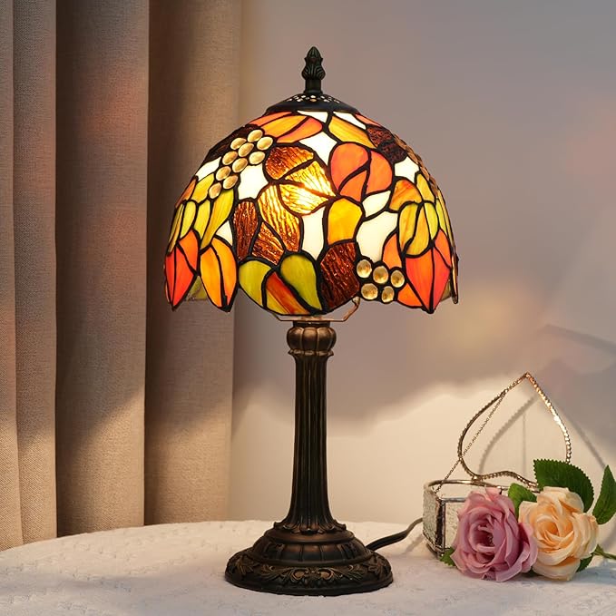Tiffany Stained Glass Table Lamp, 8-Inch Retro Brown Maple Leaf Design Lovely Bedside Lamp, Suitable for Bedroom, Restaurant, Cafe and Other Furniture Decoration