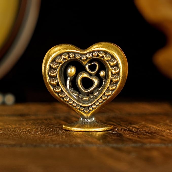 CHOVY Heart-Blossoming Love Token Retro Solid 100% Brass Handcrafted Large Heart Encrusted with Roses Perfect for Couples Celebrations Anniversaries Home Decor Desk Ornaments Collectible