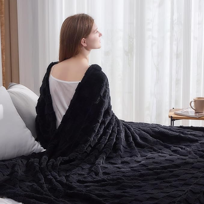 NEWCOSPLAY Super Soft King Blanket Black Premium Silky Flannel Fleece 3D Checkered Lightweight Bed Blanket All Season Use (Black Checkered, King(90"x110"))
