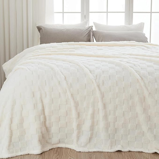 NEWCOSPLAY Super Soft King Blanket Ivory Premium Silky Flannel Fleece 3D Checkered Lightweight Bed Blanket All Season Use (Ivory Checkered, King(90"x110"))