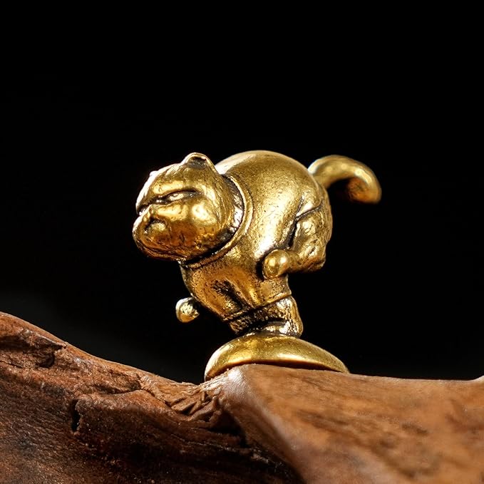 CHOVY Vintage Style Jumping Cat Figurine - 100% Solid Brass Retro Statue | Handcrafted Desk Ornament, Collectible Art Piece for Home & Office Decor | Unique Gift for Cat Lovers