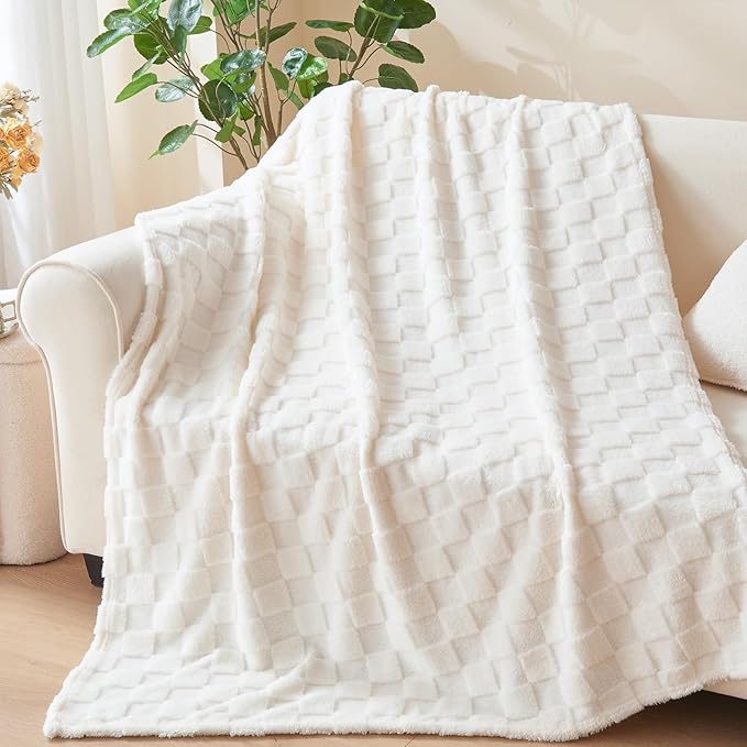NEWCOSPLAY Super Soft Throw Blanket Ivory Premium Silky Flannel Fleece 3D Checkered Lightweight Bed Blanket All Season Use (Ivory Checkered, Throw(50"x70"))