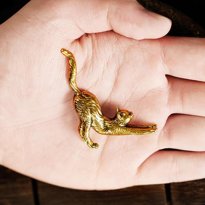 CHOVY Retro Seductive Cat Sculpture-Elegant Stretched Pose 100% Solid Brass Handcrafted - Ideal Home Decor Desk Ornament Collectible Art Piece Office Accent Artistic Scene Decoration