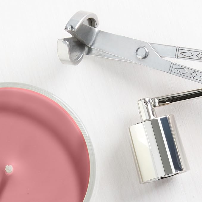 Yankee Candle Large Jar Scented Candle with up to 150 Hour Burn Time, Premium Plant Wax Blend for Consistent Burn, 22 oz Jar Candle with Room Filling Fragrance, Home Sweet Home