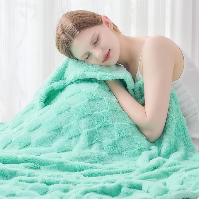 NEWCOSPLAY Super Soft Throw Blanket Aqua Premium Silky Flannel Fleece 3D Checkered Lightweight Bed Blanket All Season Use (Aqua Checkered, Throw(50"x70"))