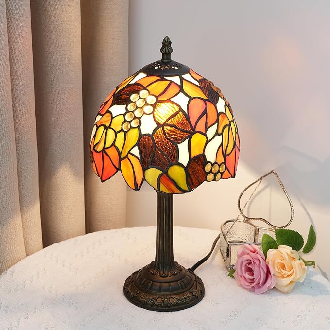 Tiffany Stained Glass Table Lamp, 8-Inch Retro Brown Maple Leaf Design Lovely Bedside Lamp, Suitable for Bedroom, Restaurant, Cafe and Other Furniture Decoration