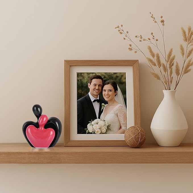 DOVDOV Black and red mini Ceramic Couple Sculpture, Romantic Love Decorative Statue, Couple, Home Decoration Accent, Suitable for Dresser, Bookshelf, Office, Coffee Table Desktop Decoration.