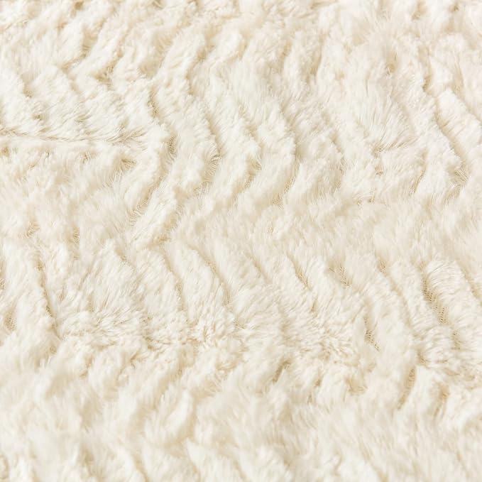 YUSOKI Luxury Faux Fur Blanket for Queen Size Bed 2 Layers,7.3lb,All Ages,Home Decoration Without Pillows (Ivory,90" x 90")