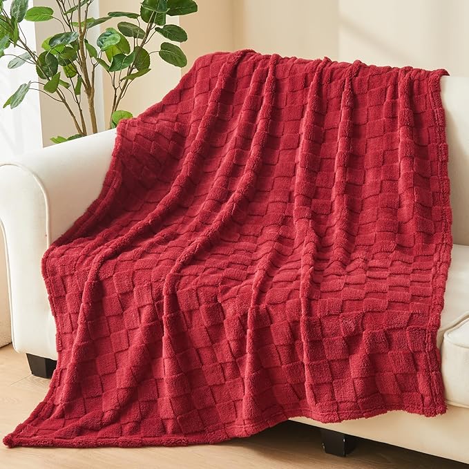 NEWCOSPLAY Super Soft King Blanket Red Premium Silky Flannel Fleece 3D Checkered Lightweight Bed Blanket All Season Use (Red Checkered, King(90"x110"))