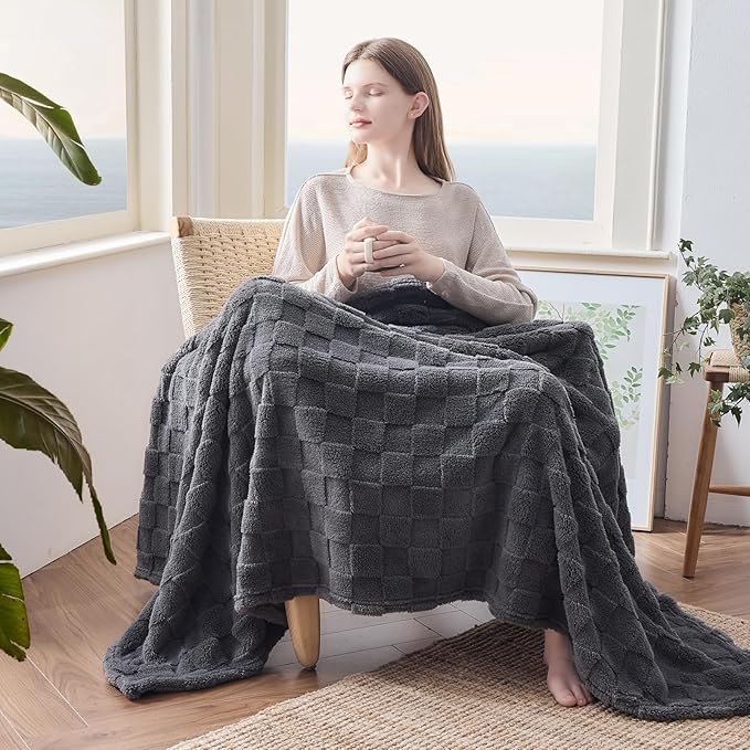 NEWCOSPLAY Super Soft King Blanket Dark Grey Premium Silky Flannel Fleece 3D Checkered Lightweight Bed Blanket All Season Use (Dark Grey Checkered, King(90"x110"))