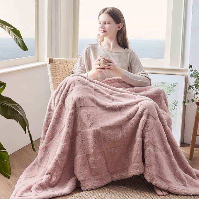 NEWCOSPLAY Super Soft Queen Blanket Pink Love Premium Silky Flannel Fleece 3D Heart Checkered Lightweight Bed Blanket All Season Use (Pink Love, Queen(90"x90"))