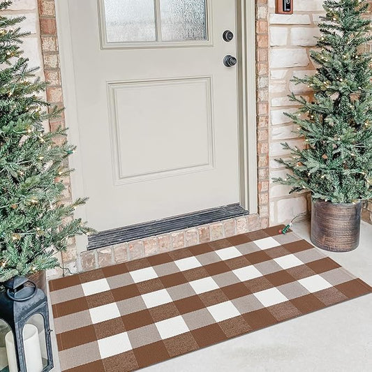 KOZYFLY Buffalo Plaid Area Rugs 27.5x43 Inches Coffee and White Checkered Rug Washable Front Door Mat Hand Woven Cotton Outdoor Rug Small Rug for Front Porch Kitchen Entryway Patio Bathroom