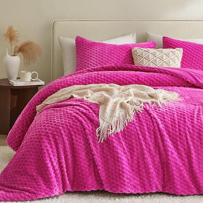 Petrichor Fluffy Queen Comforter Set - Ultra-Soft Pink Flannel Thick Comforter for Queen Bed, Luxury Warm Bedding Set for Winter & Fall, Cozy Fuzzy Bed Set 3 Pieces (1 Comforter & 2 Pillowcases)