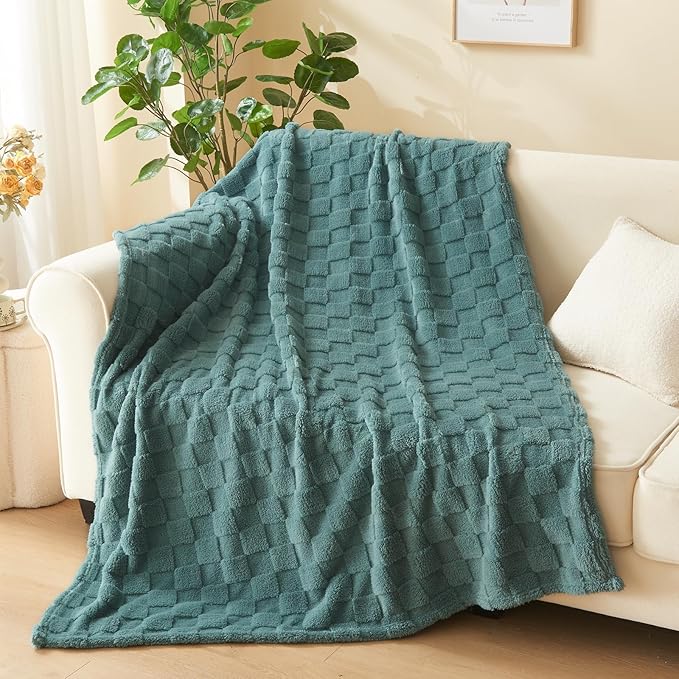 NEWCOSPLAY Super Soft King Blanket Light Teal Premium Silky Flannel Fleece 3D Checkered Lightweight Bed Blanket All Season Use (Light Teal Checkered, King(90"x110"))