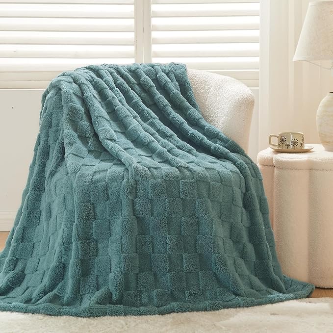 NEWCOSPLAY Super Soft King Blanket Light Teal Premium Silky Flannel Fleece 3D Checkered Lightweight Bed Blanket All Season Use (Light Teal Checkered, King(90"x110"))