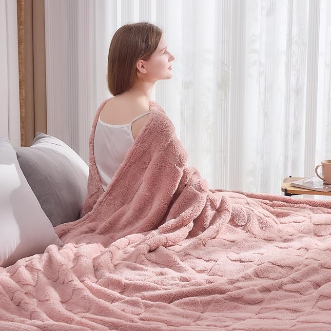 NEWCOSPLAY Super Soft Twin Blanket Pink Love Premium Silky Flannel Fleece 3D Heart Checkered Lightweight Bed Blanket All Season Use (Pink Love, Twin(60"x80"))