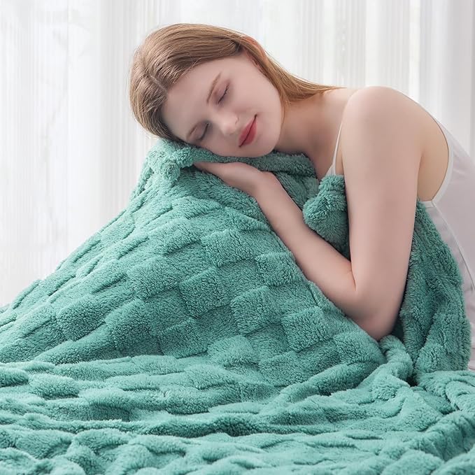 NEWCOSPLAY Super Soft Throw Blanket Mint Green Premium Silky Flannel Fleece 3D Checkered Lightweight Bed Blanket All Season Use (Mint Green Checkered, Throw(50"x70"))