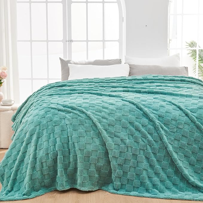 NEWCOSPLAY Super Soft Queen Blanket Mint Green Premium Silky Flannel Fleece 3D Checkered Lightweight Bed Blanket All Season Use (Mint Green Checkered, Queen(90"x90"))