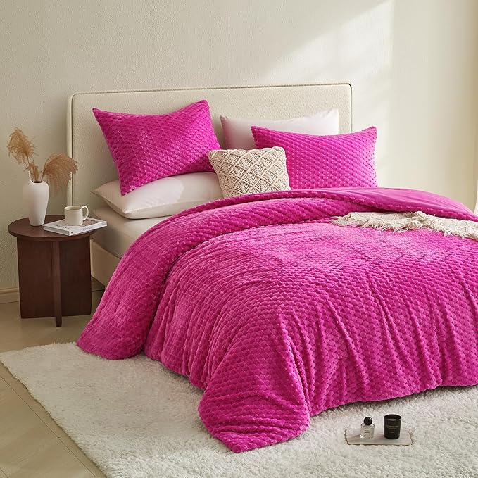 Petrichor Fluffy Queen Comforter Set - Ultra-Soft Pink Flannel Thick Comforter for Queen Bed, Luxury Warm Bedding Set for Winter & Fall, Cozy Fuzzy Bed Set 3 Pieces (1 Comforter & 2 Pillowcases)