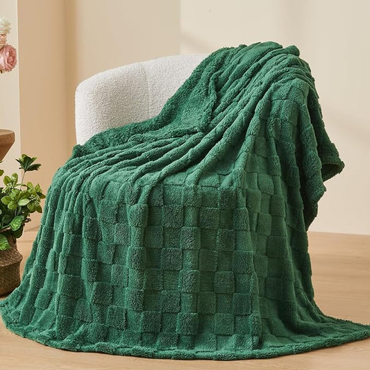 NEWCOSPLAY Super Soft Throw Blanket Dark Green Premium Silky Flannel Fleece 3D Checkered Lightweight Bed Blanket All Season Use (Dark Green Checkered, Throw(50"x70"))
