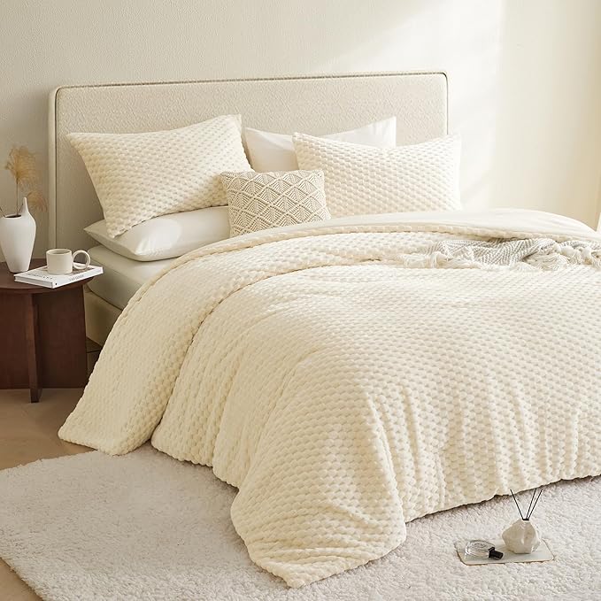 Petrichor Fluffy Queen Comforter Set - Ultra-Soft Cream White Flannel Thick Comforter for Queen Bed, Luxury Warm Bedding Set for Winter & Fall, Cozy Fuzzy Bed Set,1 Comforter & 2 Pillowcases