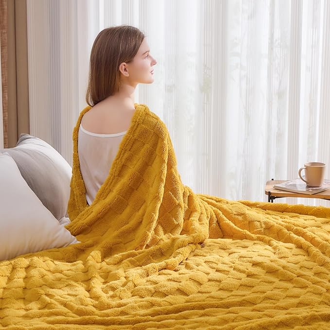 NEWCOSPLAY Super Soft King Blanket Mustard Yellow Premium Silky Flannel Fleece 3D Checkered Lightweight Bed Blanket All Season Use (Mustard Yellow Checkered, King(90"x110"))