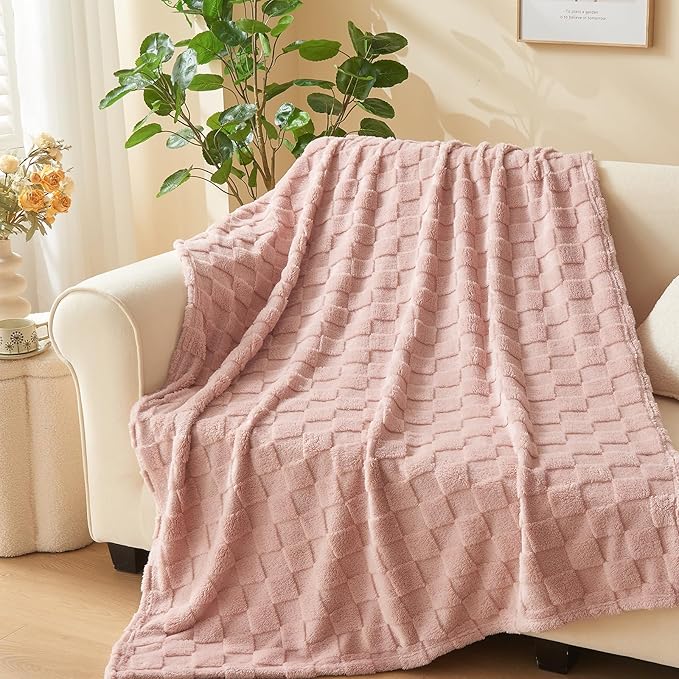 NEWCOSPLAY Super Soft Throw Blanket Pink Premium Silky Flannel Fleece 3D Checkered Lightweight Bed Blanket All Season Use (Pink Checkered, Throw(50"x70"))