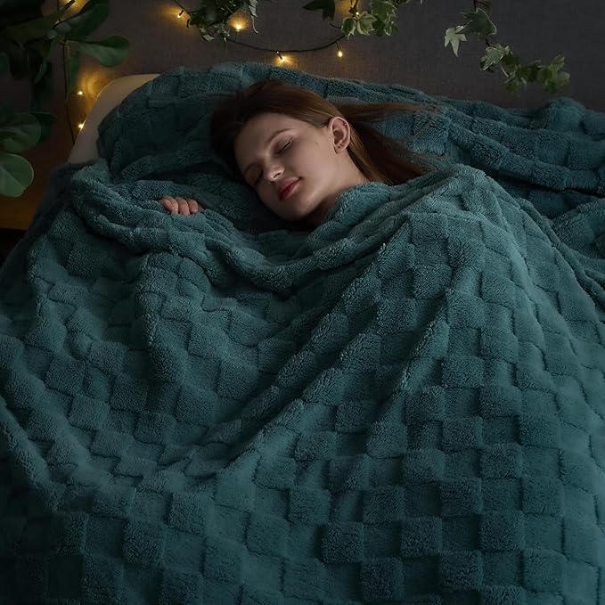 NEWCOSPLAY Super Soft King Blanket Light Teal Premium Silky Flannel Fleece 3D Checkered Lightweight Bed Blanket All Season Use (Light Teal Checkered, King(90"x110"))