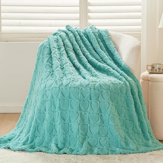 NEWCOSPLAY Super Soft King Blanket Sage Green Love Premium Silky Flannel Fleece 3D Heart Checkered Lightweight Bed Blanket All Season Use (Sage Green Love, King(90"x110"))
