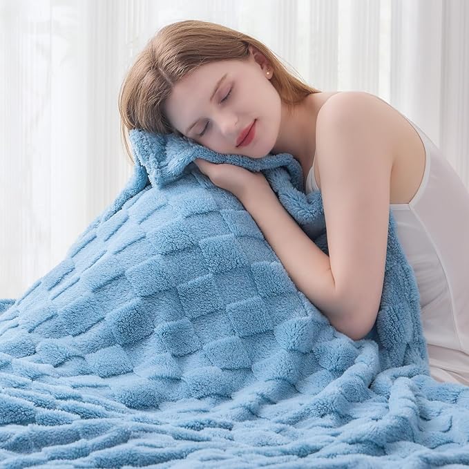NEWCOSPLAY Super Soft Throw Blanket Blue Premium Silky Flannel Fleece 3D Checkered Lightweight Bed Blanket All Season Use (Blue Checkered, Throw(50"x70"))