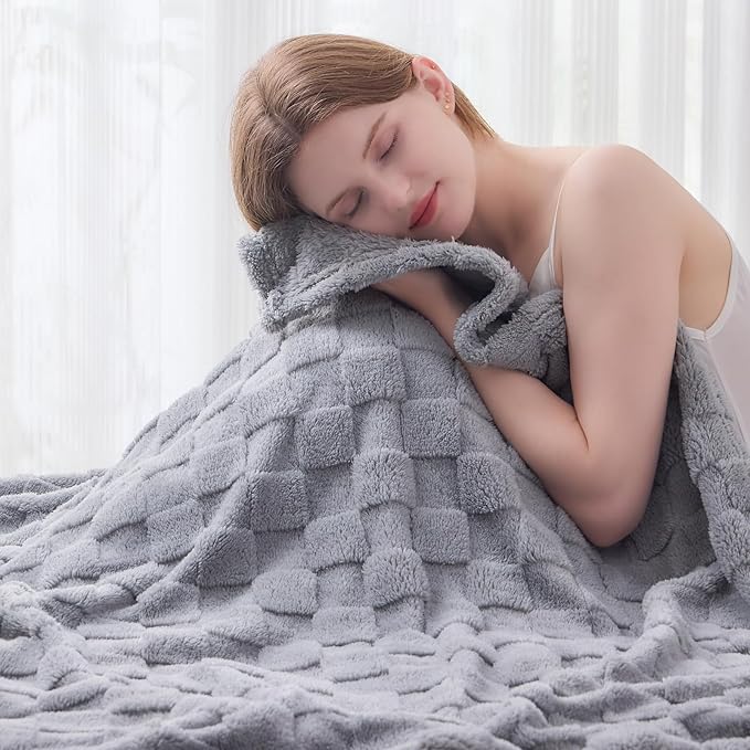 NEWCOSPLAY Super Soft Twin Blanket Grey Premium Silky Flannel Fleece 3D Checkered Lightweight Bed Blanket All Season Use (Grey Checkered, Twin(60"x80"))