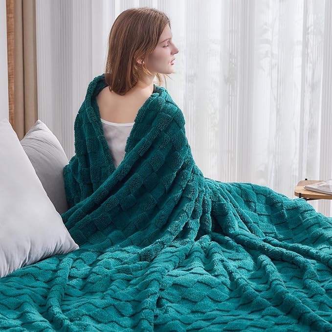 NEWCOSPLAY Super Soft King Blanket Dark Teal Premium Silky Flannel Fleece 3D Checkered Lightweight Bed Blanket All Season Use (Dark Teal Checkered, King(90"x110"))