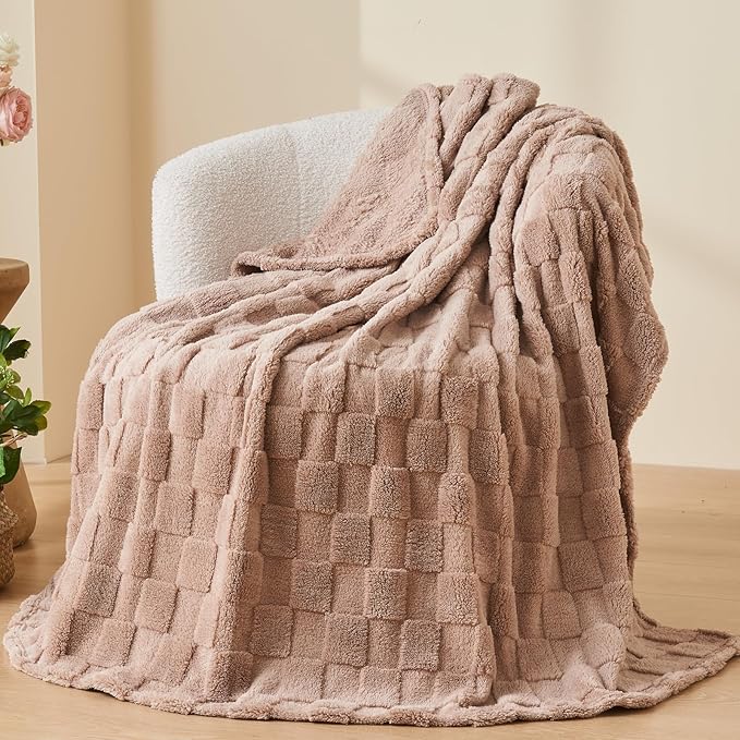 NEWCOSPLAY Super Soft King Blanket Taupe Premium Silky Flannel Fleece 3D Checkered Lightweight Bed Blanket All Season Use (Taupe Checkered, King(90"x110"))