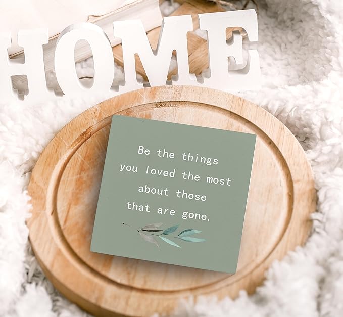 SRADMO Be the Things You Loved the Most About Those That are Gone Wood Box Sign Desk Decor, Rustic Bereavement Memorial Wooden Block Box Sign Decoration For Home Living Room Shelf Table Decor (Green)