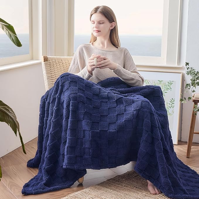 NEWCOSPLAY Super Soft Twin Blanket Dark Navy Premium Silky Flannel Fleece 3D Checkered Lightweight Bed Blanket All Season Use (Dark Navy Checkered, Twin(60"x80"))