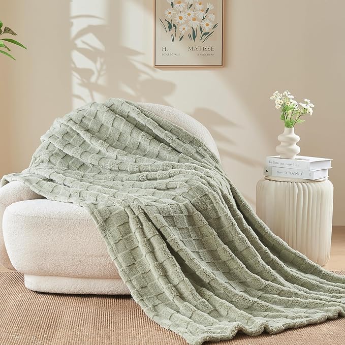 NEWCOSPLAY Super Soft Twin Blanket Sage Green Premium Silky Flannel Fleece 3D Checkered Lightweight Bed Blanket All Season Use (Sage Green Checkered, Twin(60"x80"))