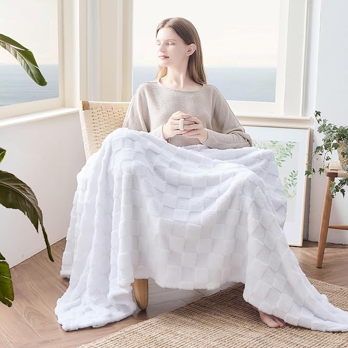 NEWCOSPLAY Super Soft Queen Blanket White Premium Silky Flannel Fleece 3D Checkered Lightweight Bed Blanket All Season Use (White Checkered, Queen(90"x90"))