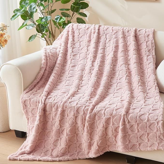 NEWCOSPLAY Super Soft King Blanket Dusty Pink Love Premium Silky Flannel Fleece 3D Heart Checkered Lightweight Bed Blanket All Season Use (Dusty Pink Love, King(90"x110"))