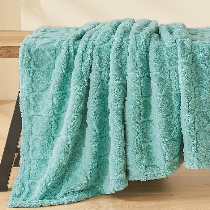 NEWCOSPLAY Super Soft Throw Blanket Sage Green Love Premium Silky Flannel Fleece 3D Heart Checkered Lightweight Bed Blanket All Season Use (Sage Green Love, Throw(50"x70"))