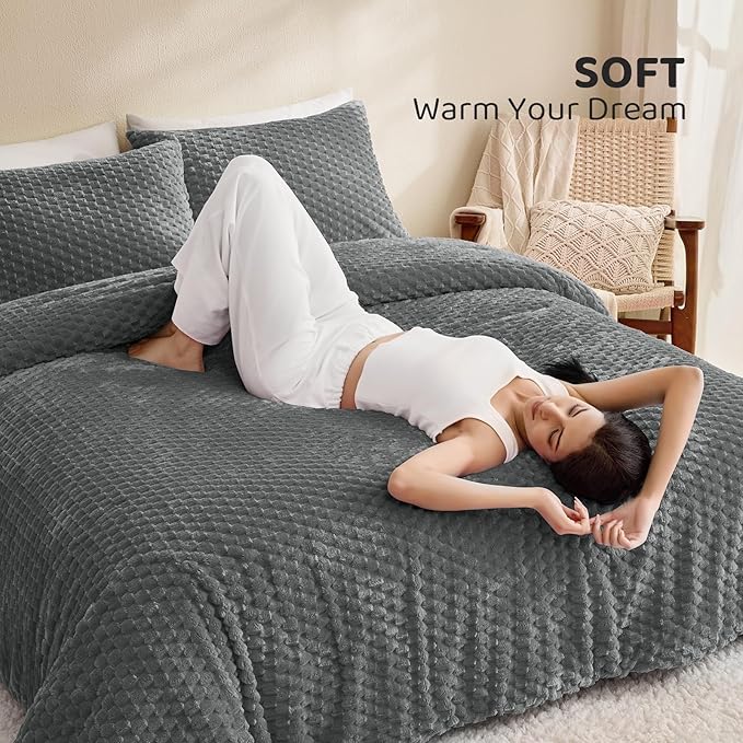 Petrichor Fluffy Twin Comforter Set - Ultra-Soft Gray Flannel Thick Comforter for Queen Bed, Luxury Warm Bedding Set for Winter & Fall, Cozy Fuzzy Bed Set 2 Pieces (1 Comforter & 1 Pillowcase)