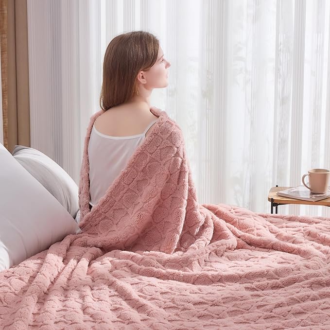 NEWCOSPLAY Super Soft Twin Blanket Dusty Pink Love Premium Silky Flannel Fleece 3D Heart Checkered Lightweight Bed Blanket All Season Use (Dusty Pink Love, Twin(60"x80"))
