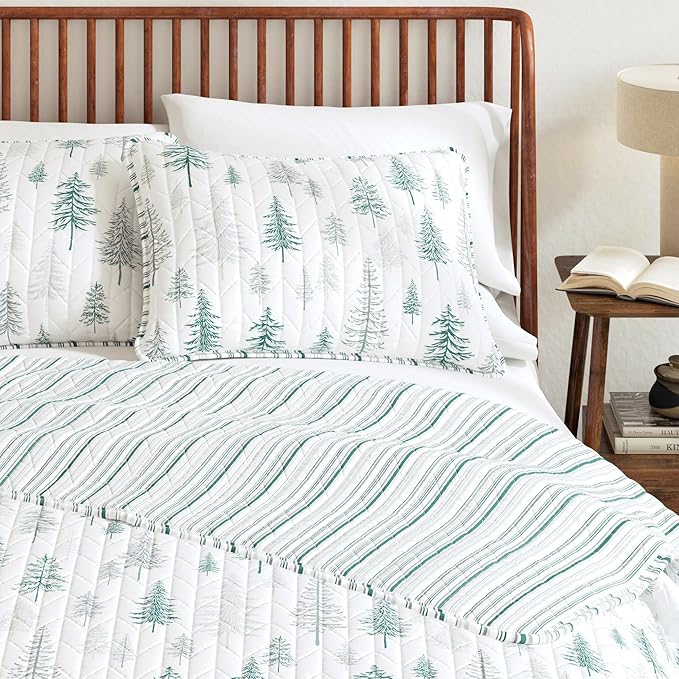 Rustic Cabin Full/Queen Size Quilt Set with Shams - All-Season, Lightweight, Reversible Bedspread - Lodge-Themed Summer Bedding Sets (Full/Queen, Truckee - Grey)