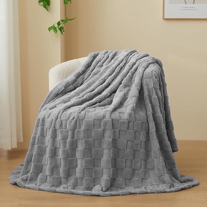 NEWCOSPLAY Super Soft Throw Blanket Grey Premium Silky Flannel Fleece 3D Checkered Lightweight Bed Blanket All Season Use (Grey Checkered, Throw(50"x70"))