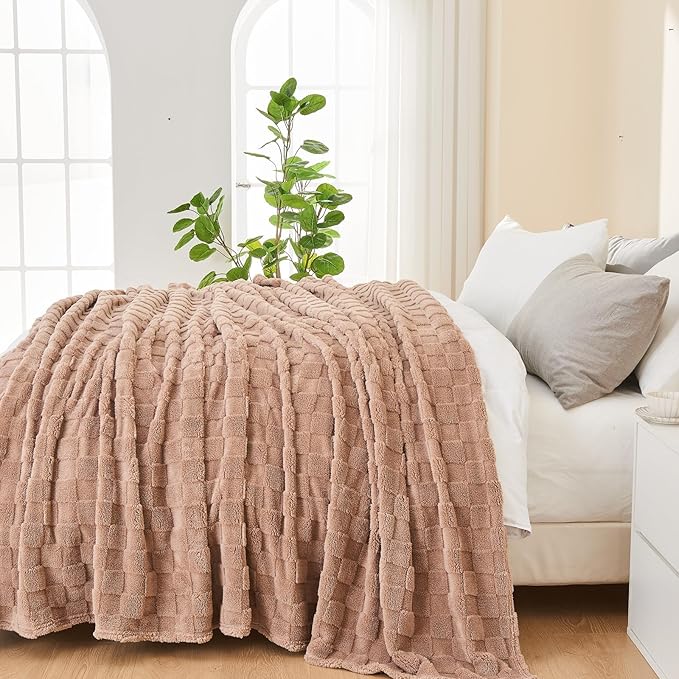 NEWCOSPLAY Super Soft Throw Blanket Taupe Premium Silky Flannel Fleece 3D Checkered Lightweight Bed Blanket All Season Use (Taupe Checkered, Throw(50"x70"))