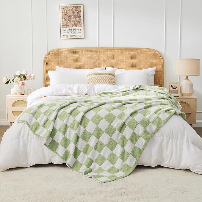 Checkered Super Soft Luxurious Warm Blanket for Couch Reversible Blanket for Bed Sofa 50x60 Inches Checkered Pattern Green and White