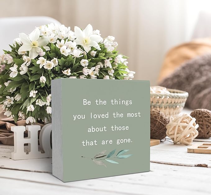 SRADMO Be the Things You Loved the Most About Those That are Gone Wood Box Sign Desk Decor, Rustic Bereavement Memorial Wooden Block Box Sign Decoration For Home Living Room Shelf Table Decor (Green)