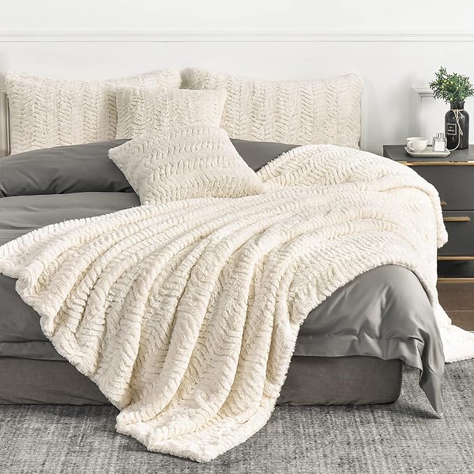 YUSOKI Luxury Faux Fur Blanket for Queen Size Bed 2 Layers,7.3lb,All Ages,Home Decoration Without Pillows (Ivory,90" x 90")