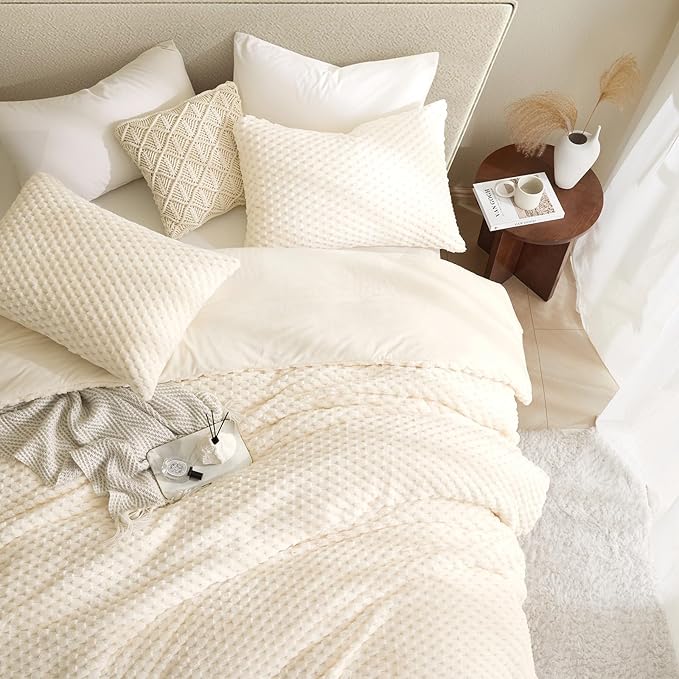 Petrichor Fluffy Queen Comforter Set - Ultra-Soft Cream White Flannel Thick Comforter for Queen Bed, Luxury Warm Bedding Set for Winter & Fall, Cozy Fuzzy Bed Set,1 Comforter & 2 Pillowcases