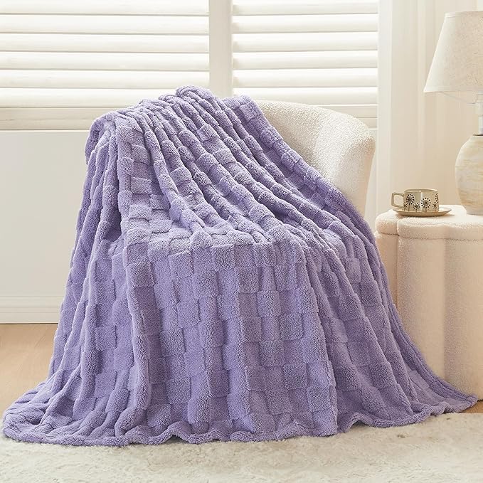 NEWCOSPLAY Super Soft Queen Blanket Lavender Premium Silky Flannel Fleece 3D Checkered Lightweight Bed Blanket All Season Use (Lavender Checkered, Queen(90"x90"))