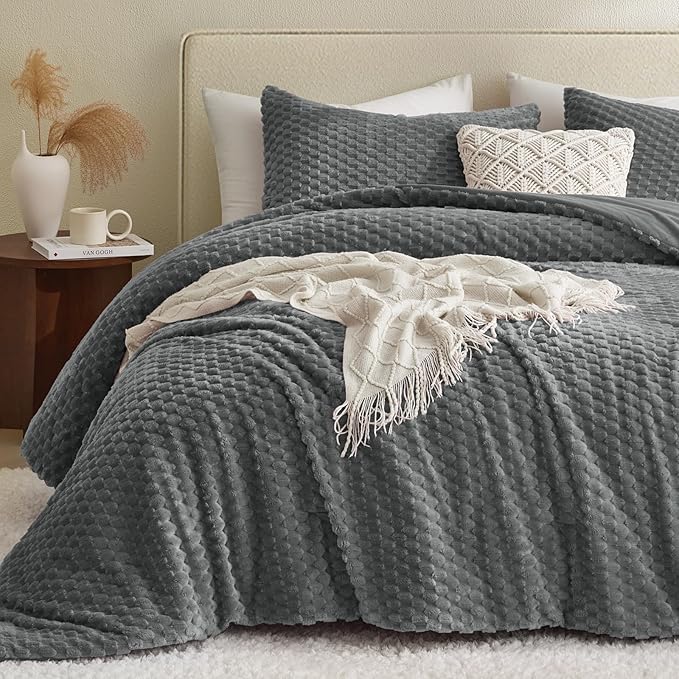 Petrichor Fluffy King Comforter Set - Ultra-Soft Gray Flannel Thick Comforter for King Bed, Luxury Warm Bedding Set for Winter & Fall, Cozy Fuzzy Bed Set 3 Pieces (1 Comforter & 2 Pillowcases)